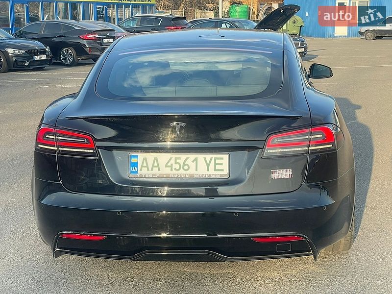 Лифтбек Tesla Model S 2022 в Киеве