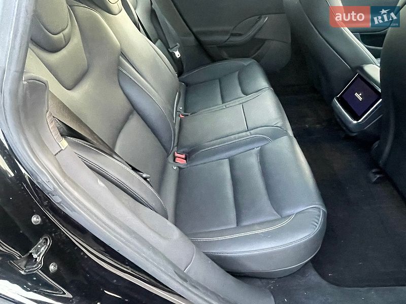 Лифтбек Tesla Model S 2022 в Киеве