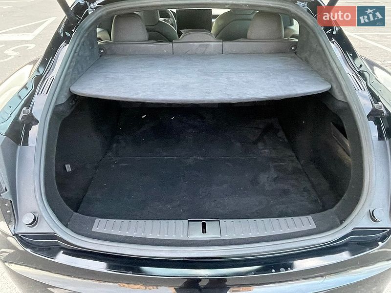 Лифтбек Tesla Model S 2022 в Киеве