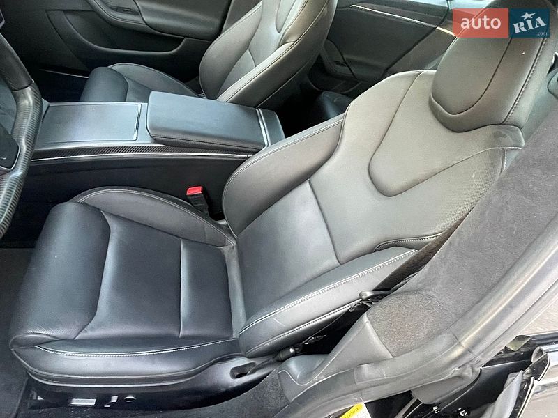 Лифтбек Tesla Model S 2022 в Киеве