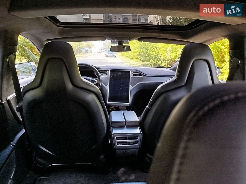 Ліфтбек Tesla Model S 2016 в Ковелі