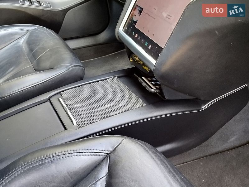 Ліфтбек Tesla Model S 2016 в Ковелі