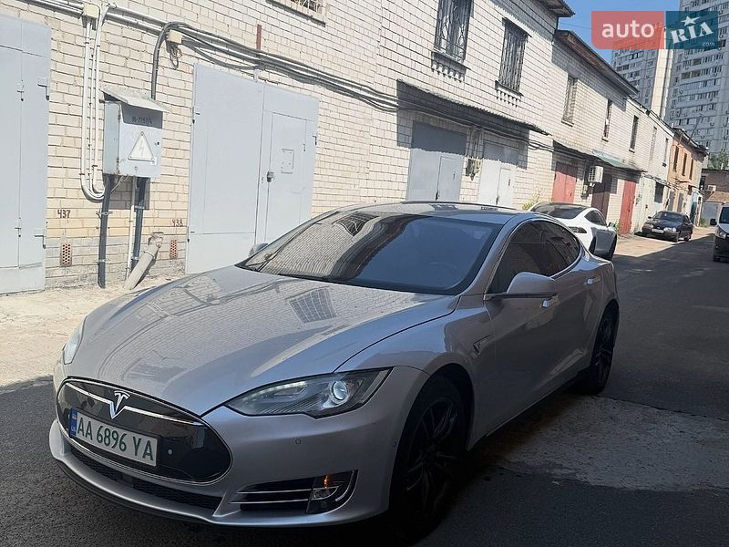 Лифтбек Tesla Model S 2015 в Львове фото 6 Лифтбек Tesla Model S 2015 в Львове
