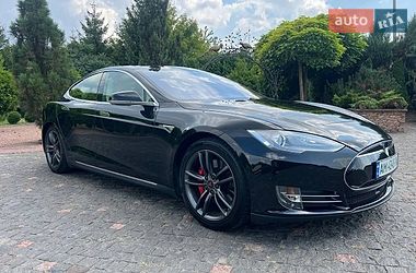 Лифтбек Tesla Model S 2015 в Житомире