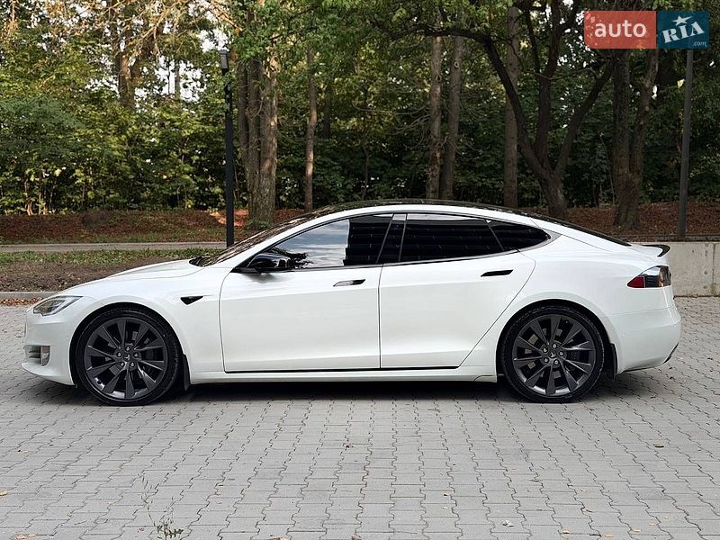 Лифтбек Tesla Model S 2017 в Тернополе