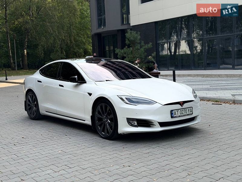 Лифтбек Tesla Model S 2017 в Тернополе