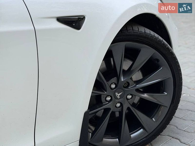 Лифтбек Tesla Model S 2017 в Тернополе