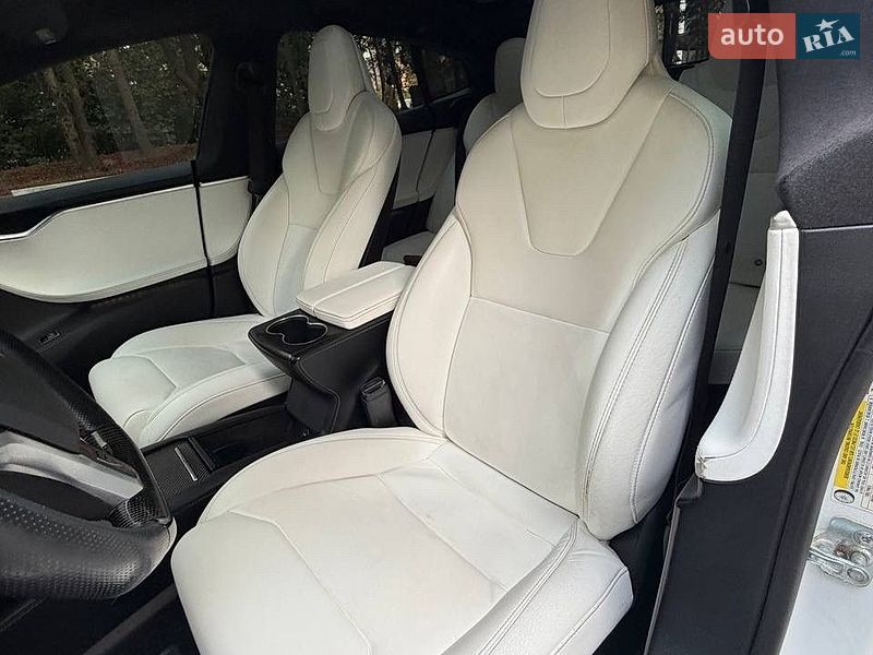 Лифтбек Tesla Model S 2017 в Тернополе