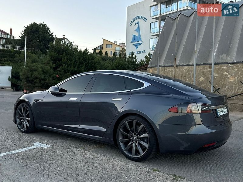 Лифтбек Tesla Model S 2020 в Одессе