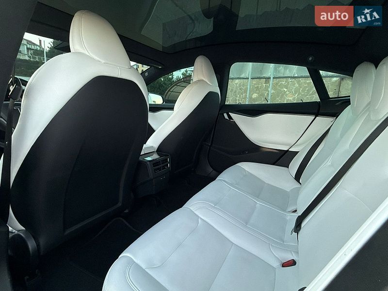 Лифтбек Tesla Model S 2020 в Одессе