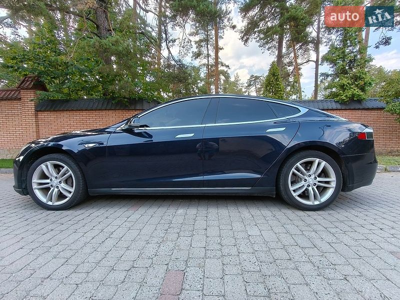Лифтбек Tesla Model S 2014 в Львове
