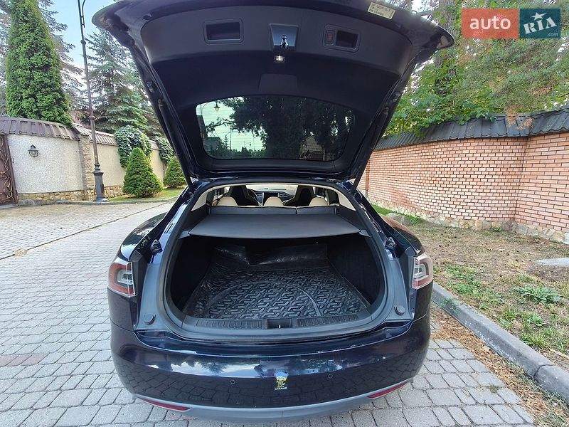 Лифтбек Tesla Model S 2014 в Львове