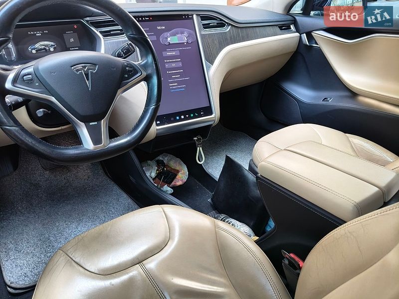 Лифтбек Tesla Model S 2014 в Львове