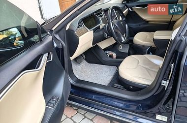 Лифтбек Tesla Model S 2014 в Львове
