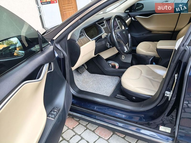 Лифтбек Tesla Model S 2014 в Львове