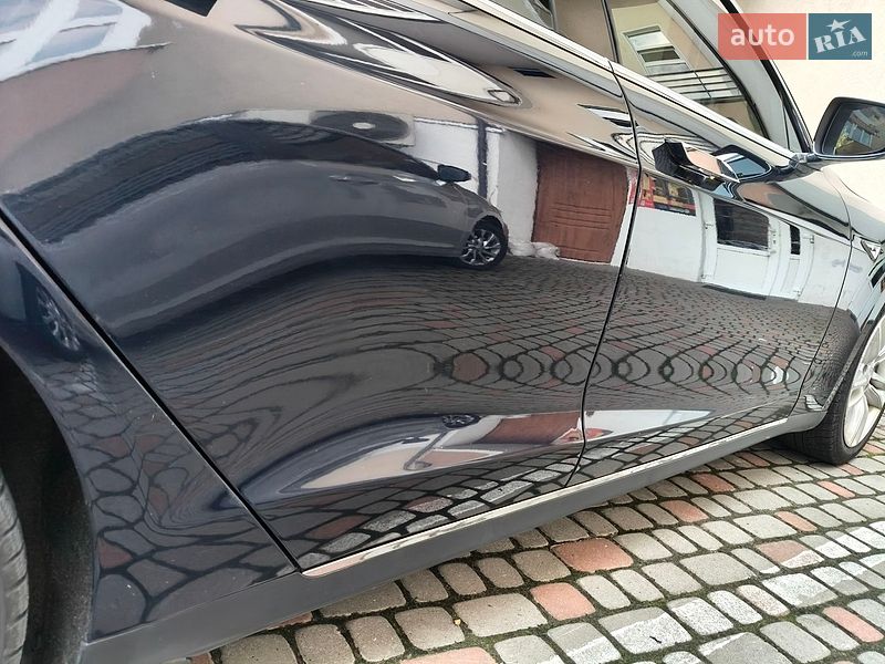 Лифтбек Tesla Model S 2014 в Львове