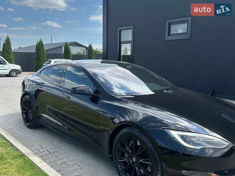 Ліфтбек Tesla Model S 2022 в Тернополі
