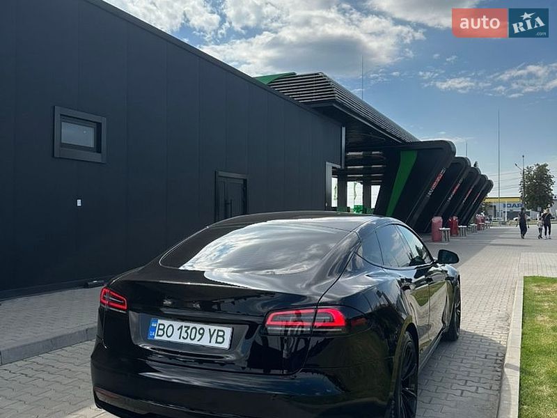 Ліфтбек Tesla Model S 2022 в Тернополі