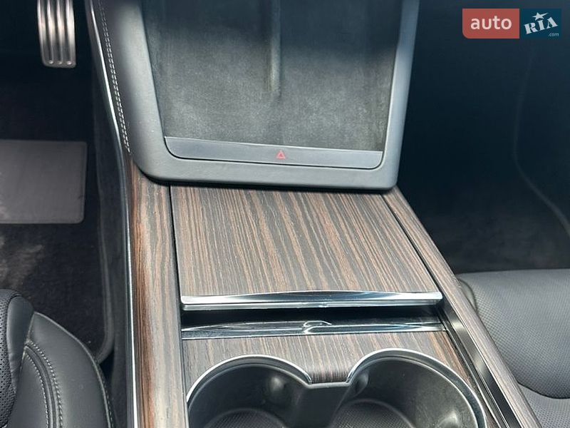 Лифтбек Tesla Model S 2022 в Тернополе