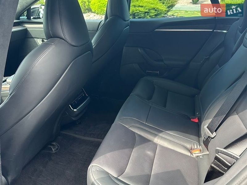 Ліфтбек Tesla Model S 2022 в Тернополі