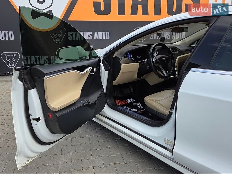 Лифтбек Tesla Model S 2016 в Хмельницком