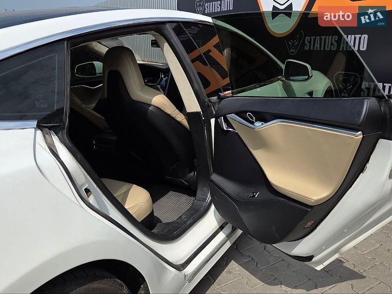 Лифтбек Tesla Model S 2016 в Хмельницком