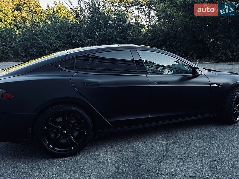 Лифтбек Tesla Model S 2015 в Днепре