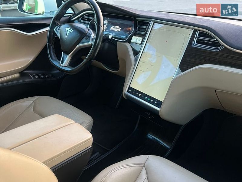 Лифтбек Tesla Model S 2015 в Броварах