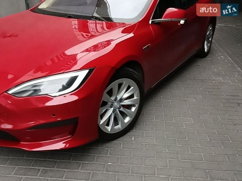 Ліфтбек Tesla Model S 2013 в Львові