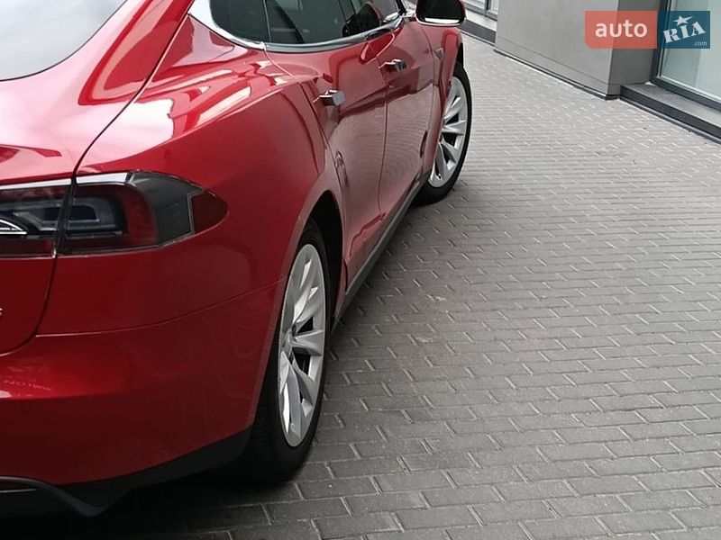 Ліфтбек Tesla Model S 2013 в Львові