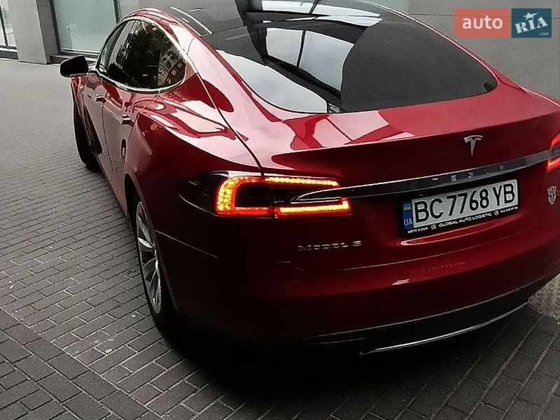 Ліфтбек Tesla Model S 2013 в Львові