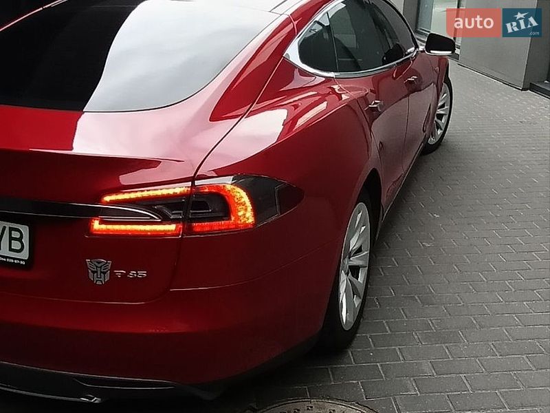 Ліфтбек Tesla Model S 2013 в Львові