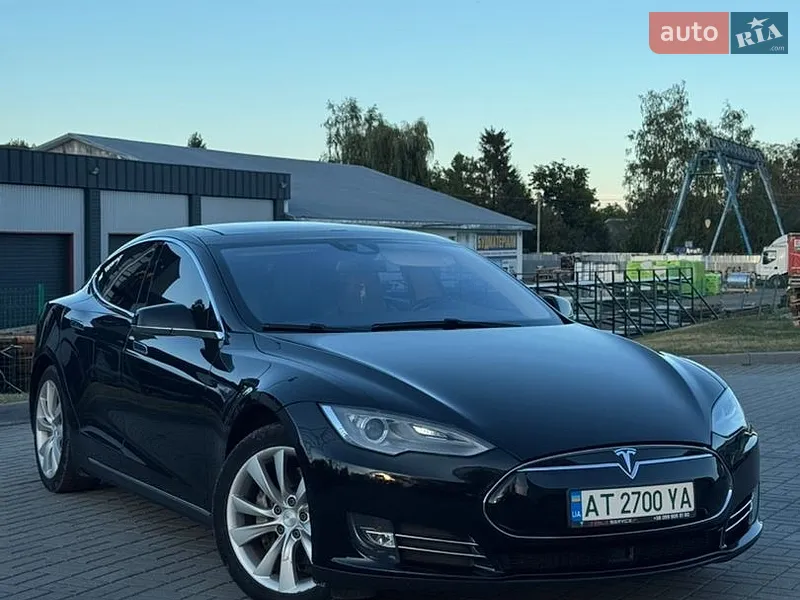 Tesla Model S 2014