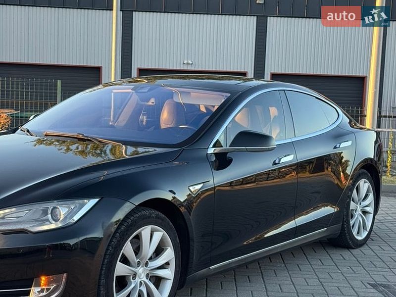 Ліфтбек Tesla Model S 2014 в Івано-Франківську