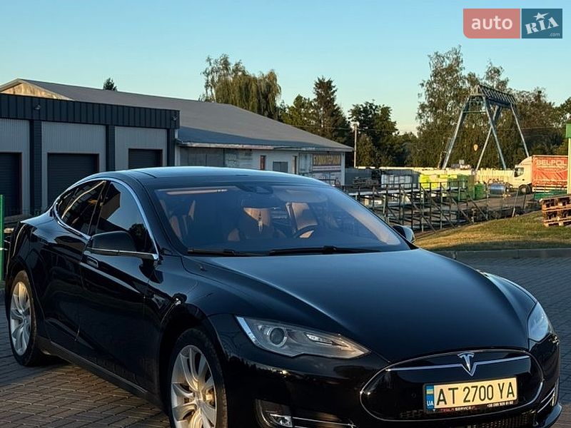 Ліфтбек Tesla Model S 2014 в Івано-Франківську