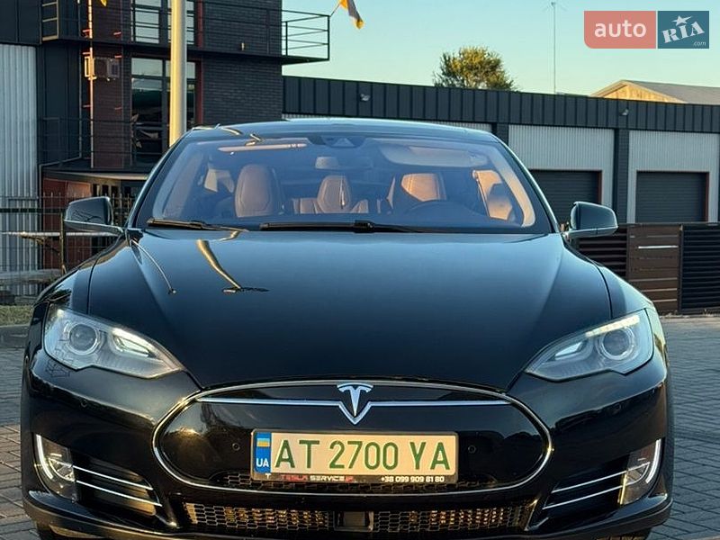 Ліфтбек Tesla Model S 2014 в Івано-Франківську