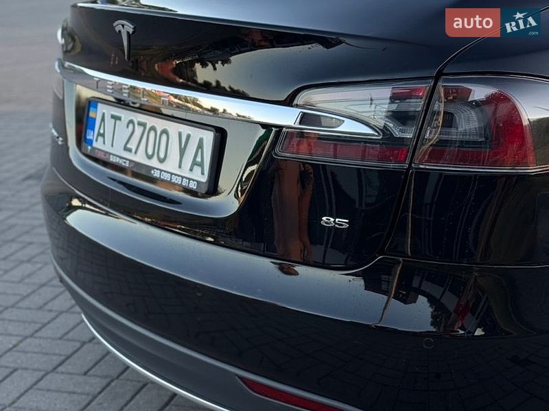 Ліфтбек Tesla Model S 2014 в Івано-Франківську