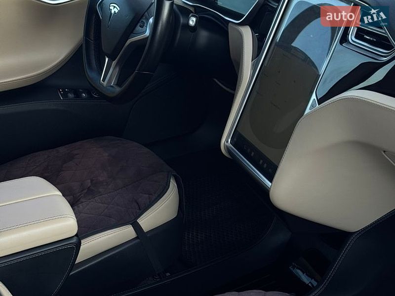 Ліфтбек Tesla Model S 2014 в Івано-Франківську