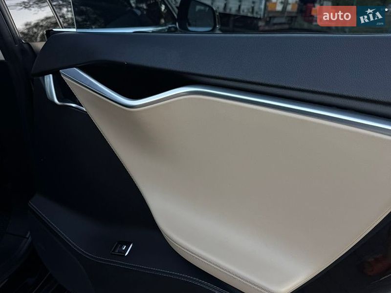 Ліфтбек Tesla Model S 2014 в Івано-Франківську
