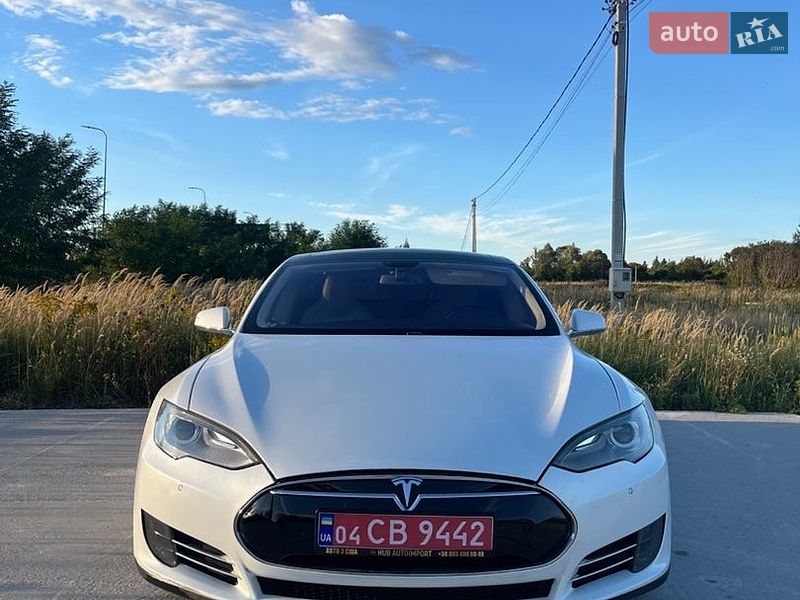 Лифтбек Tesla Model S 2013 в Львове