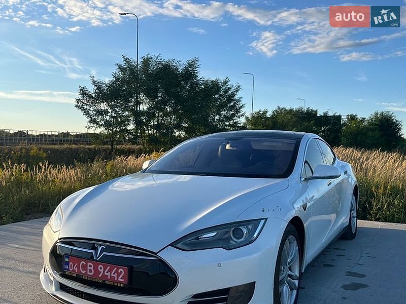 Лифтбек Tesla Model S 2013 в Львове