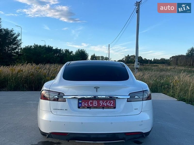 Лифтбек Tesla Model S 2013 в Львове