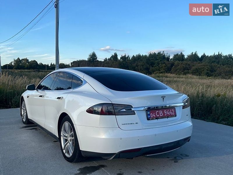 Лифтбек Tesla Model S 2013 в Львове