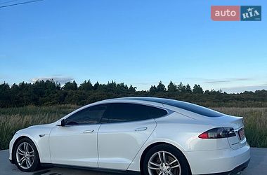 Лифтбек Tesla Model S 2013 в Львове