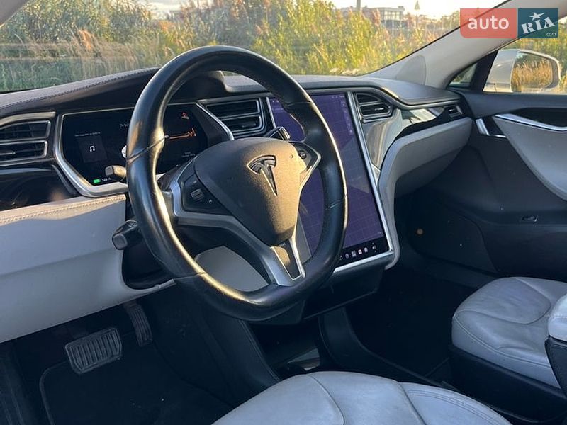 Лифтбек Tesla Model S 2013 в Львове