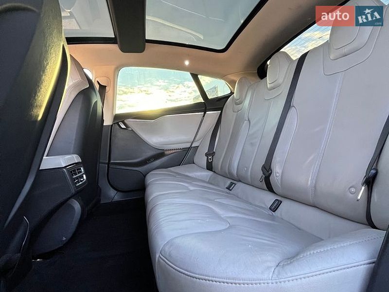 Лифтбек Tesla Model S 2013 в Львове