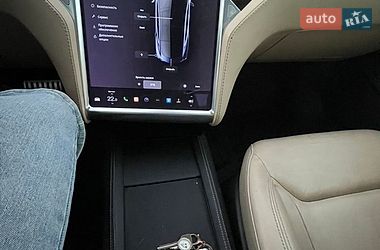 Лифтбек Tesla Model S 2015 в Черновцах