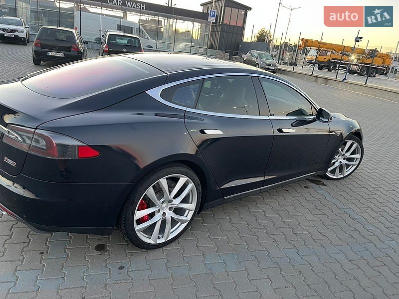 Лифтбек Tesla Model S 2015 в Черновцах