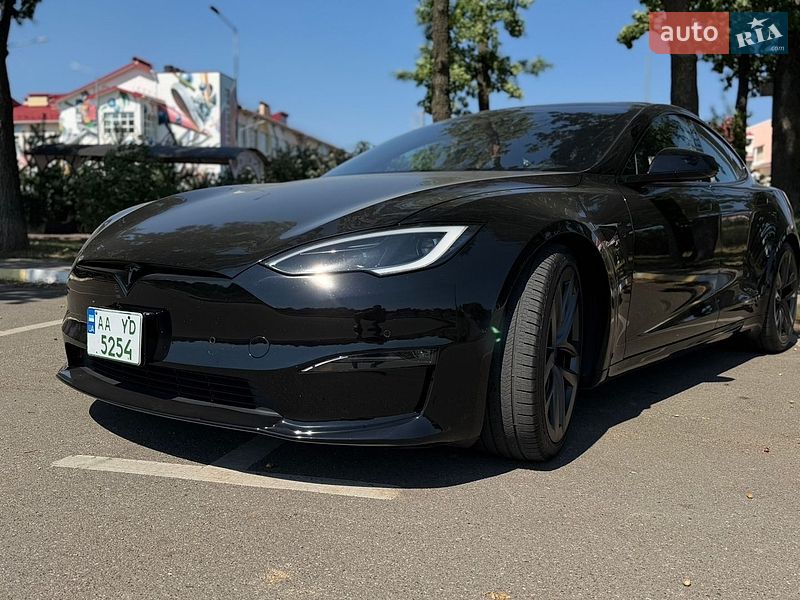 Лифтбек Tesla Model S 2023 в Киеве