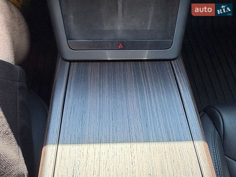 Лифтбек Tesla Model S 2023 в Киеве
